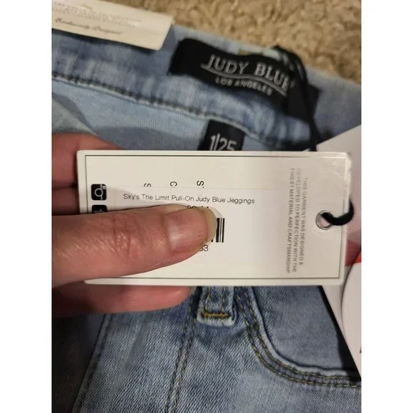 Judy Blue Light Wash Mid Rise Pull On Skinny Fit Jegging Jeans, size 25, NWT - Picture 4 of 5